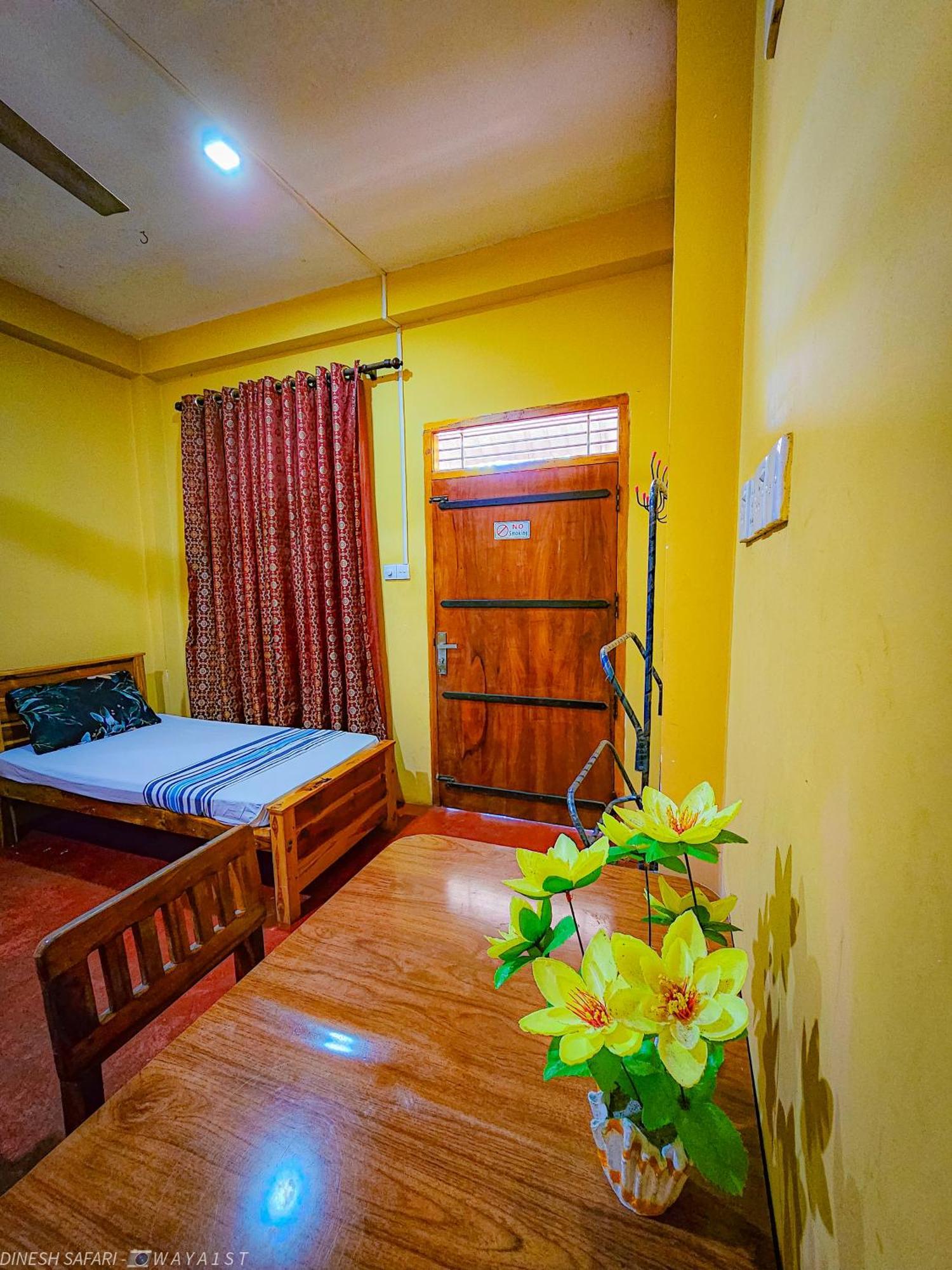 Dinesh Safari Homestay Удавалаве Екстериор снимка